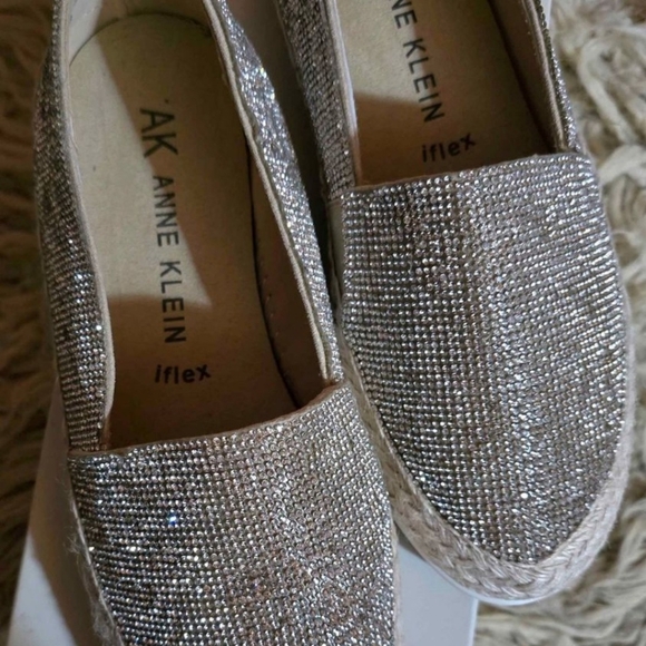 New in box, Anne Klein Rhinestone Juneo 1F9, Rhinestone Slip on Shoes, Size 9m - Picture 6 of 8